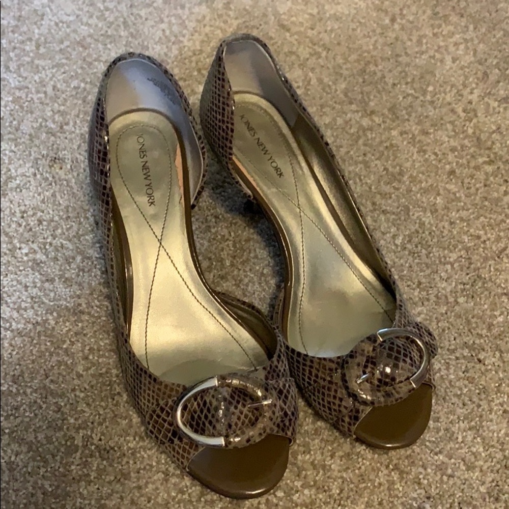 Snake print heels - 7 1/2 M